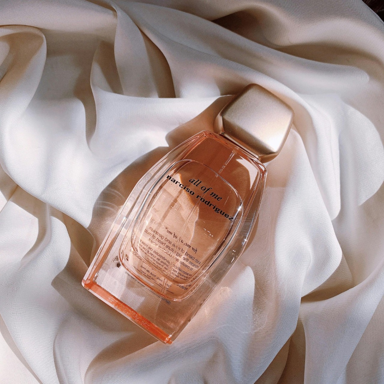 The Ultimate Guide to Finding Your Signature Scent Through a Sample