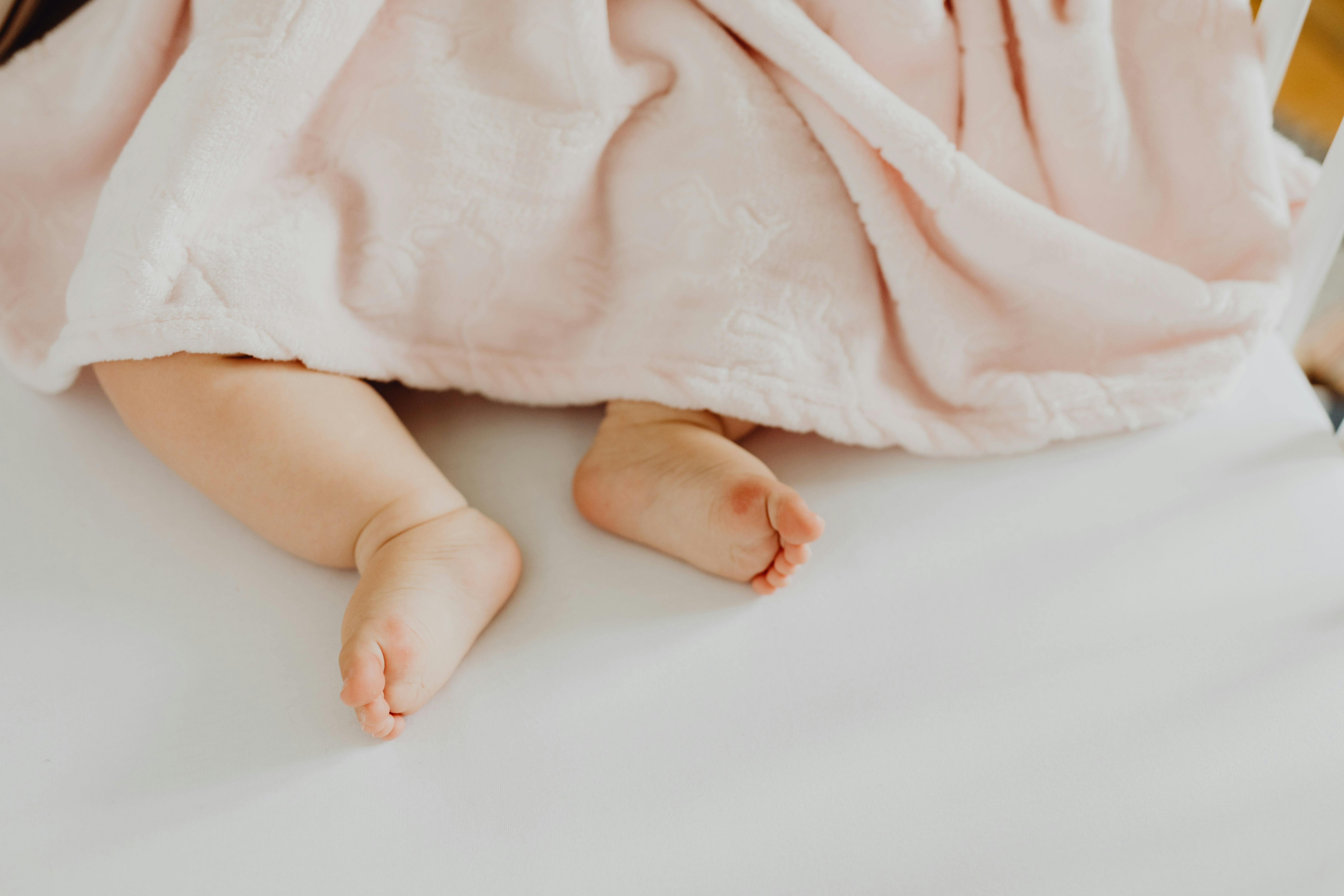 Couverture bébé naissance : confort et chaleur pour les premiers mois