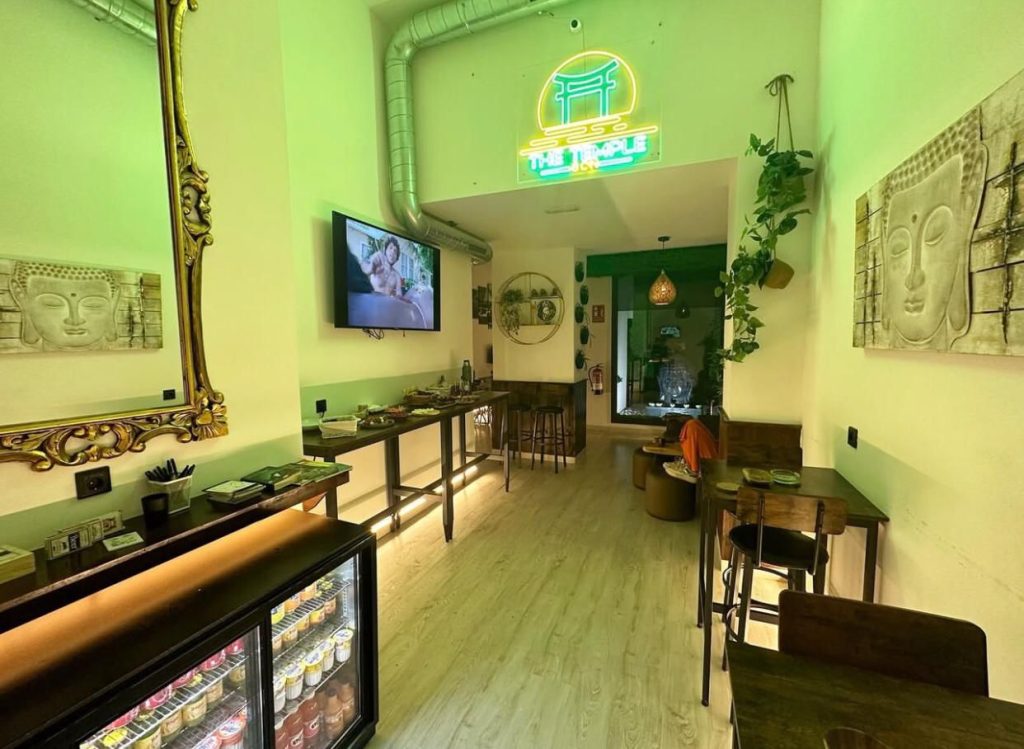 A relaxing stop at a Coffee Shop Lloret de Mar